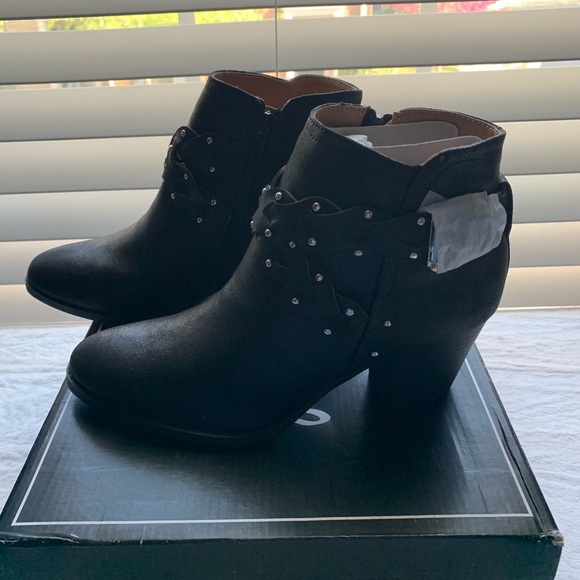 New in box Qupid Morrison booties size 6 women’s - Picture 3 of 6